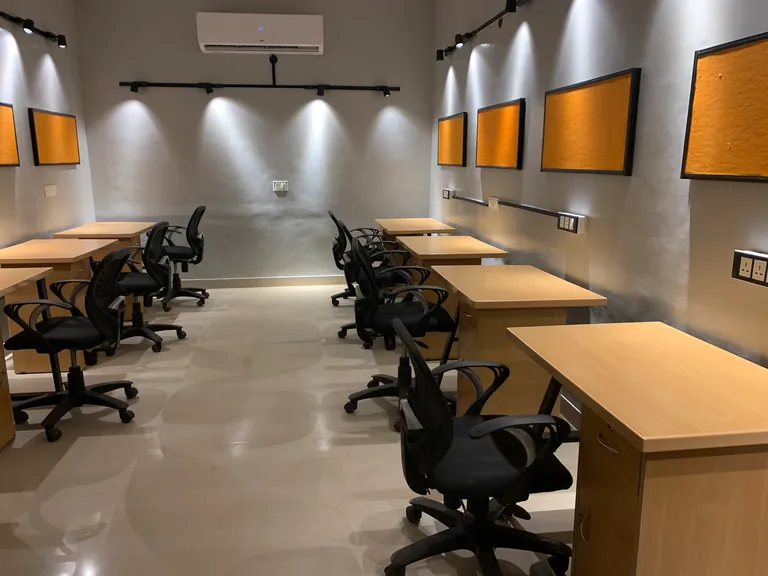 Desk room with individual workstations at Suits Mansarovar